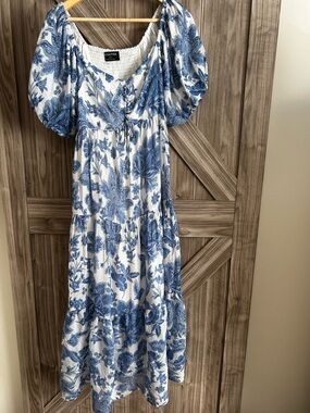 MINKPINK Perla Blue & White Floral 3 Tier cinched Long Midi Dress - Size M